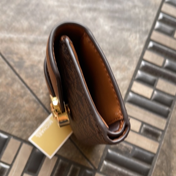 MICHAEL KORS CARMEN MEDIUM LOGO AND FAUX LEATHER WALLET BROWN - Picture 12 of 16